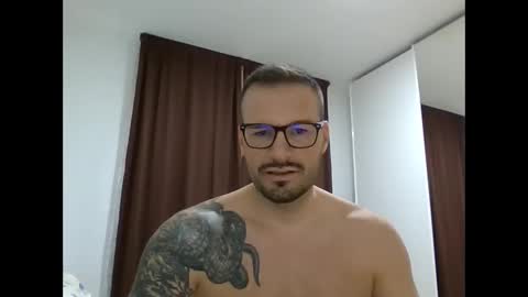 Snapshot of alexgrandi2024 chatting on 28, 2, 2025 rey ale84 online show from 28, 2, 2025