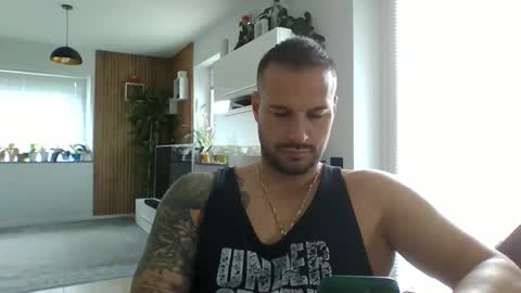 Snapshot of alexgrandi2024 chatting on 27, 10, 2025 rey ale84 online show from 27, 10, 2025