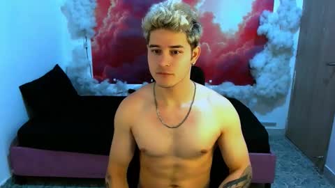 Snapshot of alexpierss chatting on 4, 12, 2025 Alex online show from 4, 12, 2025