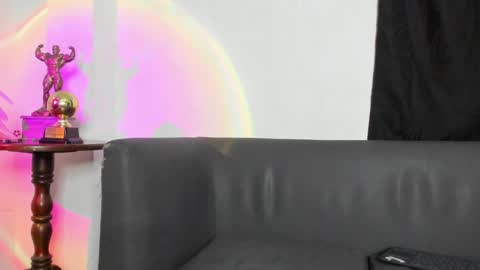 Snapshot of alexroyce_ chatting on 16, 5, 2026 ALEX ROYCE online show from 16, 5, 2026