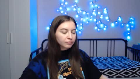 Snapshot of alice_________________________ chatting on 8, 1, 2025 Alice online show from 8, 1, 2025