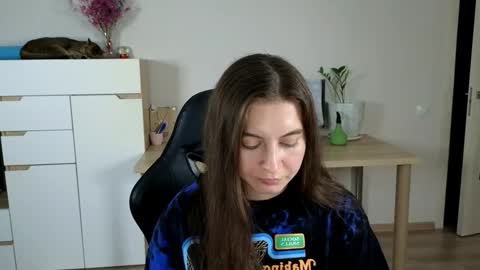 Snapshot of alice_________________________ chatting on 2, 10, 2025 Alice online show from 2, 10, 2025