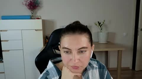 Snapshot of alice_________________________ chatting on 10, 10, 2025 Alice online show from 10, 10, 2025