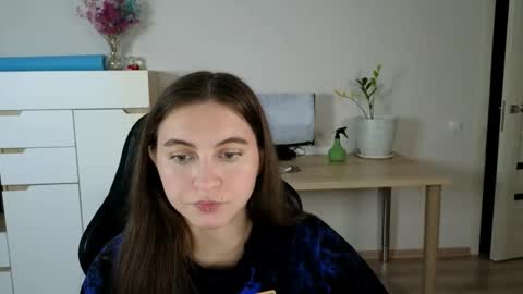 Snapshot of alice_________________________ chatting on 19, 10, 2025 Alice online show from 19, 10, 2025