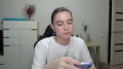 Snapshot of alice_________________________ chatting on 2, 11, 2025 Alice online show from 2, 11, 2025