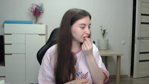 Snapshot of alice_________________________ chatting on 3, 11, 2025 Alice online show from 3, 11, 2025