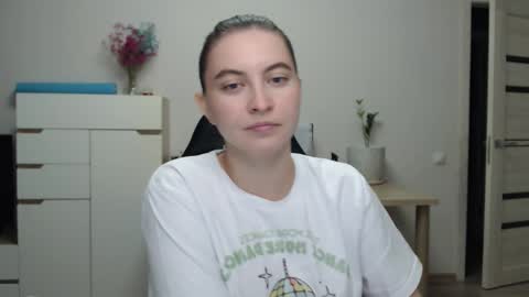 Snapshot of alice_________________________ chatting on 6, 11, 2025 Alice online show from 6, 11, 2025