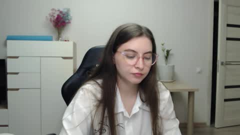 Snapshot of alice_________________________ chatting on 7, 11, 2025 Alice online show from 7, 11, 2025