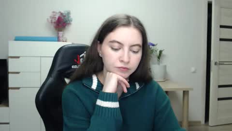 Snapshot of alice_________________________ chatting on 14, 11, 2025 Alice online show from 14, 11, 2025