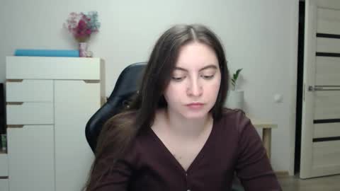 Snapshot of alice_________________________ chatting on 18, 11, 2025 Alice online show from 18, 11, 2025