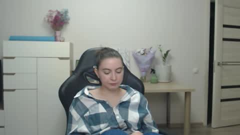 Snapshot of alice_________________________ chatting on 22, 11, 2025 Alice online show from 22, 11, 2025