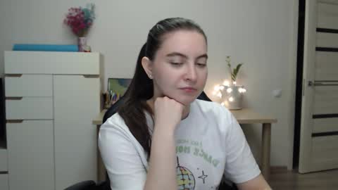 Snapshot of alice_________________________ chatting on 30, 11, 2025 Alice online show from 30, 11, 2025