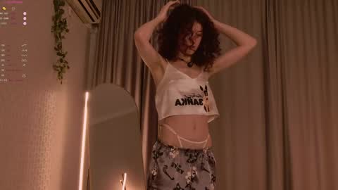 Snapshot of alice__grace_ chatting on 7, 5, 2026 your Alice online show from 7, 5, 2026