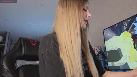 My name is Alice find out about me in the Fansly  online show from 26, 10, 2025