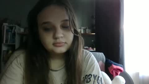 Snapshot of alice_shy14 chatting on 22, 10, 2025 Cristal online show from 22, 10, 2025