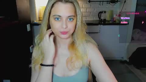 Snapshot of alice_wander chatting on 22, 7, 2026 Alice online show from 22, 7, 2026