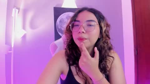 Snapshot of alicecamxxx chatting on 9, 9, 2025 alicecamxxx online show from 9, 9, 2025