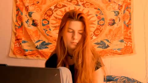 Snapshot of aliceinredsquare_ chatting on 18, 7, 2026 Alice online show from 18, 7, 2026