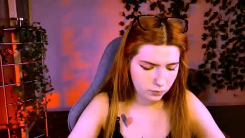 Snapshot of aliceinredsquare_ chatting on 23, 7, 2026 Alice online show from 23, 7, 2026