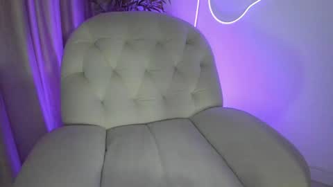 Snapshot of alicelevine chatting on 8, 6, 2026 AliceLevine online show from 8, 6, 2026