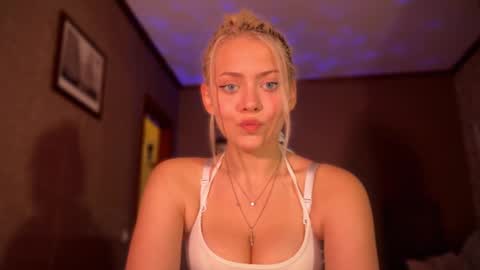 Snapshot of aliceoceaneyes chatting on 23, 9, 2025 aliceoceaneyes online show from 23, 9, 2025