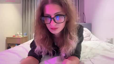 AlicePinkhead online show from 16, 4, 2026