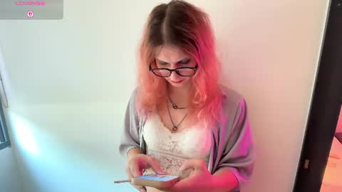 Snapshot of alicepinkhead chatting on 21, 7, 2026 AlicePinkhead online show from 21, 7, 2026