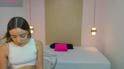 Snapshot of aliceross1 chatting on 8, 5, 2026 AliceRoss online show from 8, 5, 2026