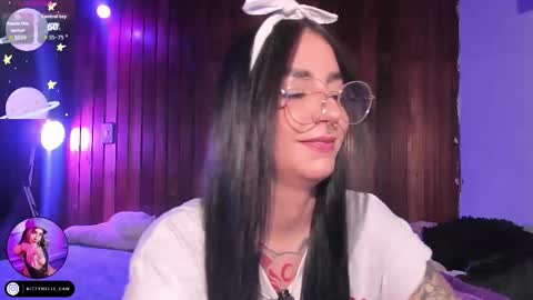 Snapshot of alicewoodville chatting on 28, 11, 2025 Alice online show from 28, 11, 2025