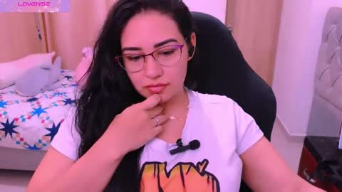 Snapshot of alicia_hotxx chatting on 7, 6, 2026 alison online show from 7, 6, 2026