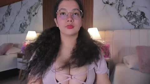 Snapshot of alicialevy chatting on 16, 4, 2026 LUNA online show from 16, 4, 2026