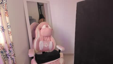 CINNAMON GIRL online show from 2, 12, 2024