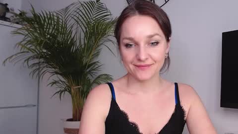 Snapshot of alicialux chatting on 11, 2, 2025 Alicia online show from 11, 2, 2025
