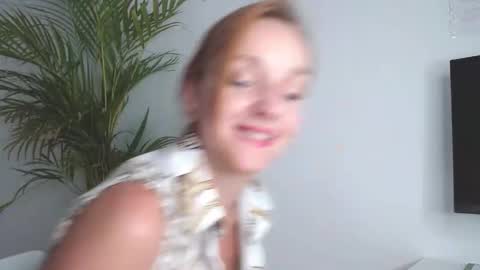 Snapshot of alicialux chatting on 15, 10, 2025 Alicia online show from 15, 10, 2025