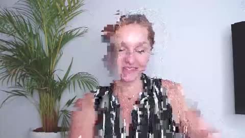 Snapshot of alicialux chatting on 16, 10, 2025 Alicia online show from 16, 10, 2025
