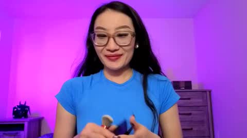 Alicia Hebi online show from 10, 10, 2025