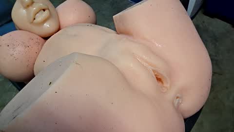 Snapshot of alienprobes914 chatting on 16, 4, 2026 Doll Destroyer online show from 16, 4, 2026