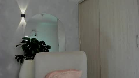 Snapshot of aliessiarose1 chatting on 27, 4, 2026 Ali online show from 27, 4, 2026
