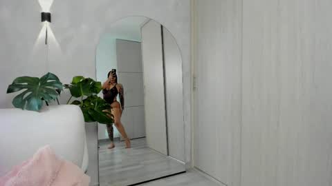 Snapshot of aliessiarose1 chatting on 11, 5, 2026 Ali online show from 11, 5, 2026