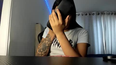 Snapshot of aliice_walker_ chatting on 17, 10, 2025 aliice_walker_ online show from 17, 10, 2025