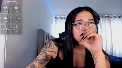 Snapshot of aliice_walker_ chatting on 13, 11, 2025 aliice_walker_ online show from 13, 11, 2025