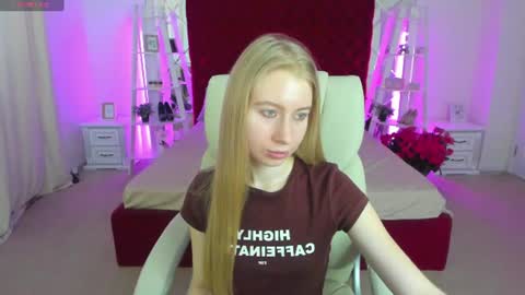 Snapshot of alina__blonde chatting on 28, 6, 2026 Alina online show from 28, 6, 2026