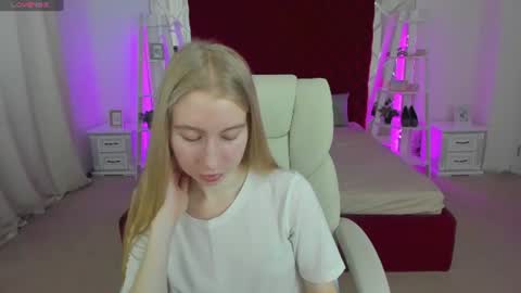 Snapshot of alina__blonde chatting on 2, 7, 2026 Alina online show from 2, 7, 2026
