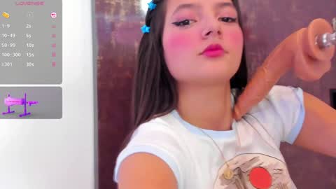Snapshot of alina_cute18 chatting on 1, 2, 2025 alina online show from 1, 2, 2025