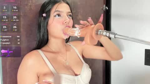 Snapshot of alina_cute18 chatting on 6, 3, 2025 alina online show from 6, 3, 2025