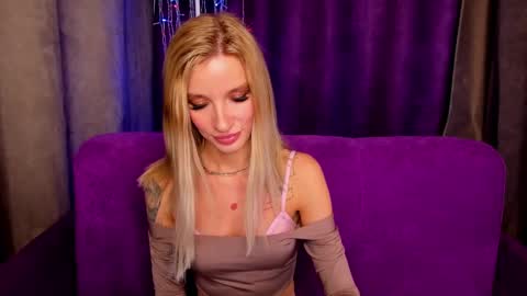 Snapshot of alina_lovelyx chatting on 16, 2, 2025 Alina online show from 16, 2, 2025