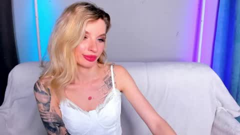 Snapshot of alina_lovelyx chatting on 4, 6, 2026 Alina online show from 4, 6, 2026