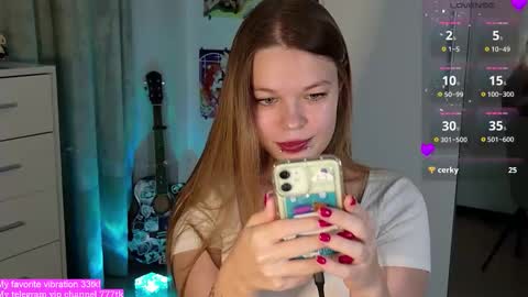Snapshot of alinabae chatting on 13, 9, 2025 Alina and Ben online show from 13, 9, 2025