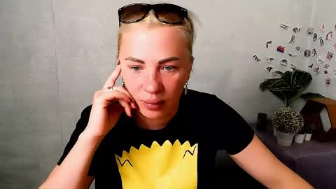 Snapshot of alinafrey_ chatting on 19, 5, 2026 Alina online show from 19, 5, 2026