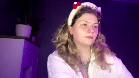 Snapshot of alinahotgirl chatting on 8, 6, 2026 Alina online show from 8, 6, 2026
